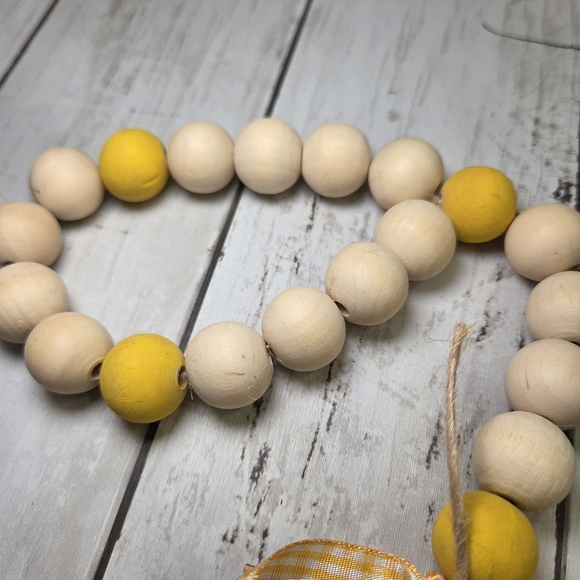 Hand Painted Easter Bunny Beaded Garland with Yellow Accents - Picture 3 of 3